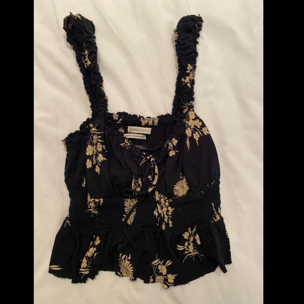 Urban top with tie in the front - black 
Size medium